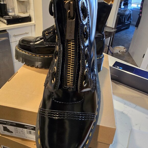 Dr. Martens Vegan Leather Sinclair 26410001 Platform Boot Boots Women's Sz 9 NEW - Picture 2 of 10